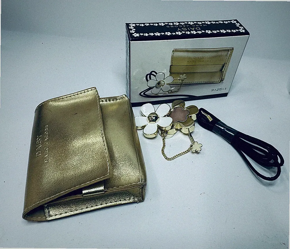1 Pc x Marc Jacobs Daisy Solid Perfume Necklace with Case 0.2 oz NIB