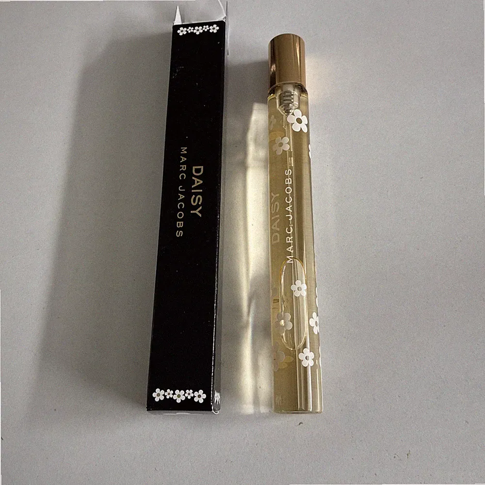 Daisy by Marc Jacobs for Women 0.33 oz Eau de Toilette Spray Brand New