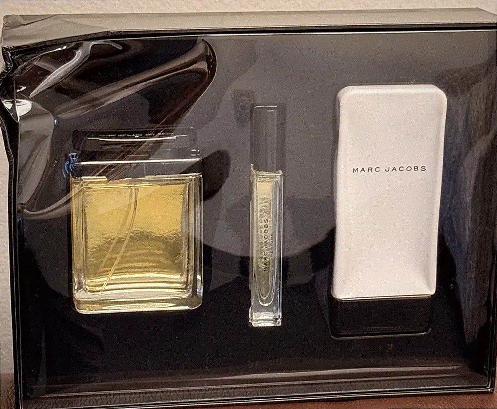 MARC JACOBS CLASSIC PERFUME EDP 100 ML / 3.4 OZ SPRAY 3 PC GIFT SET DISCONTINUED