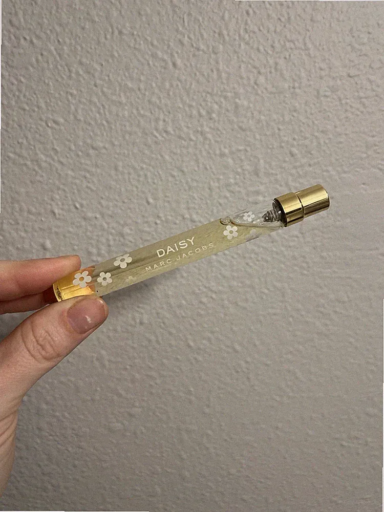 Marc Jacobs Daisy Eau de Toilette 10ml/0.33 oz Travel Spray Perfume