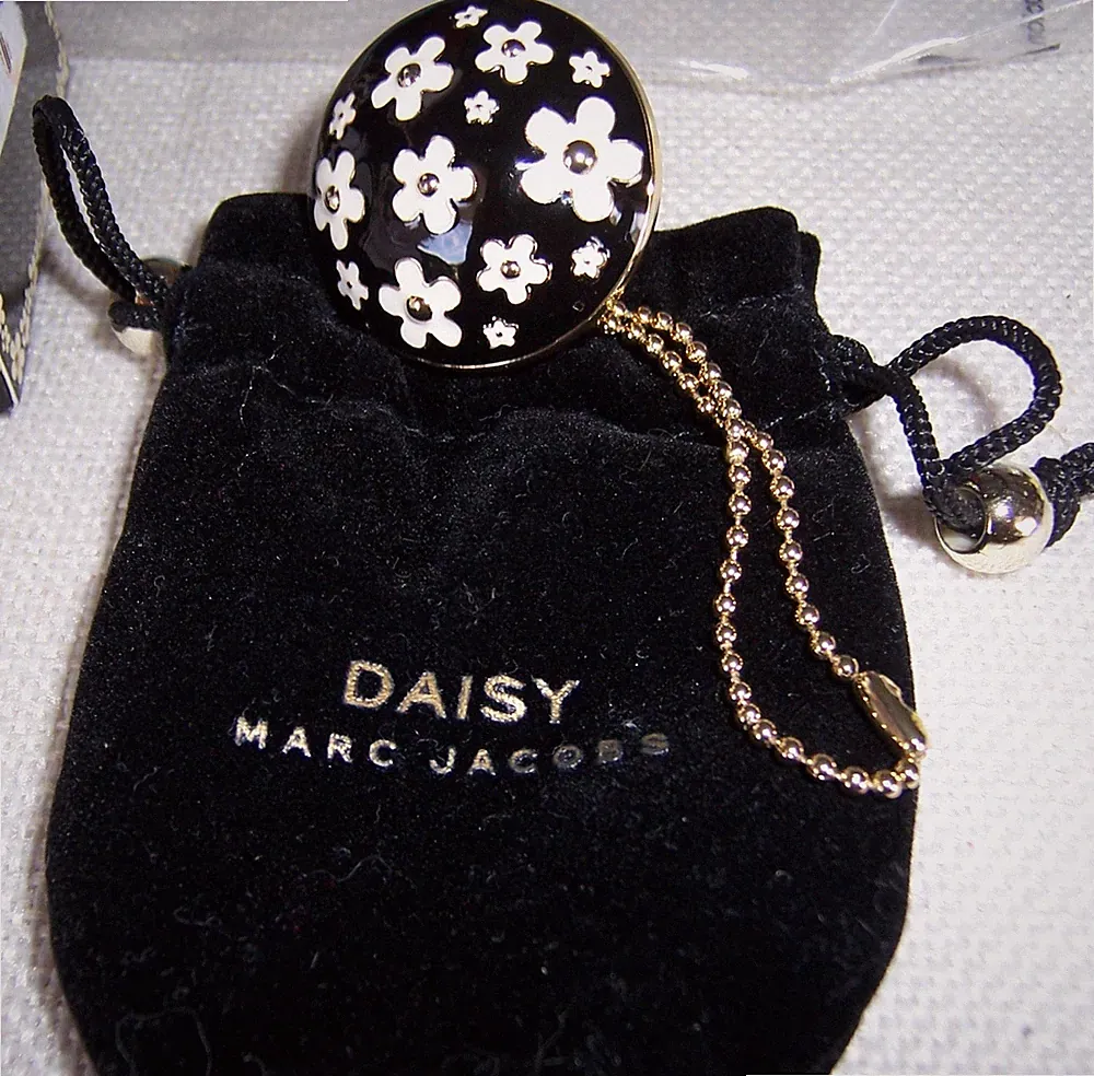Marc Jacobs Daisy Gold-Tone Enamel Flower Perfume Solid