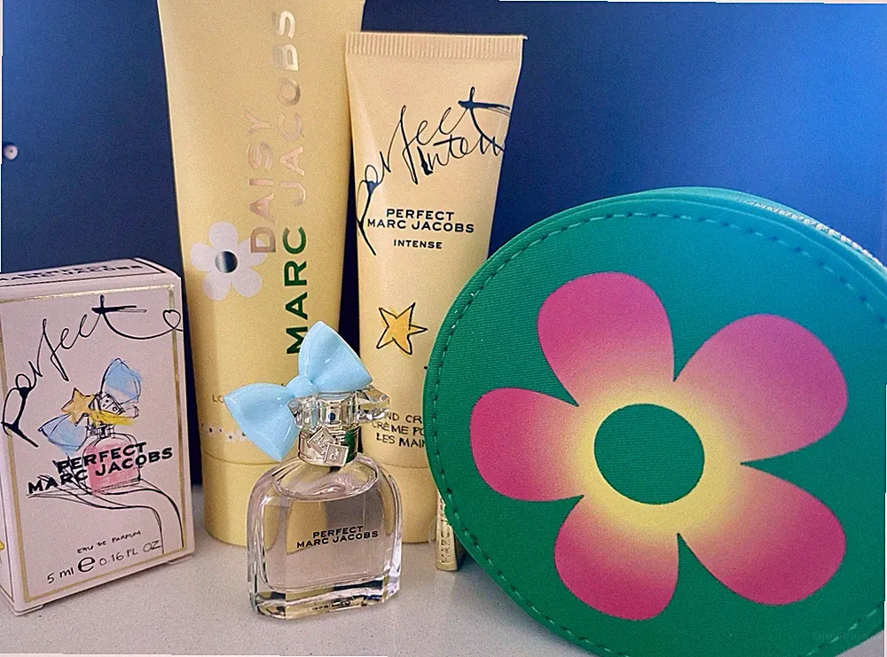 Marc Jacobs Daisy & Perfect Perfume, Lotion, Hand Cream, Change Purse Gift Set