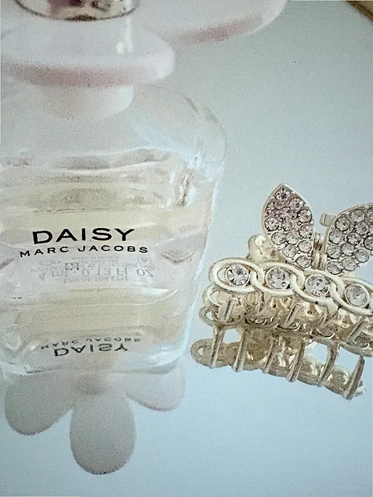 Marc Jacobs Daisy Perfume Mini Collectible Gift Set Glitter Hair Kit with Case