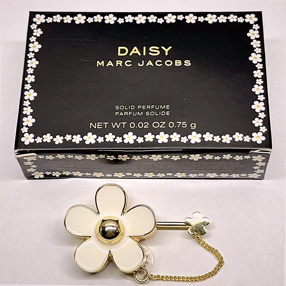 Marc Jacobs Daisy Solid Perfume 02oz Pendant Brooch White Retro Flower Gold Tone