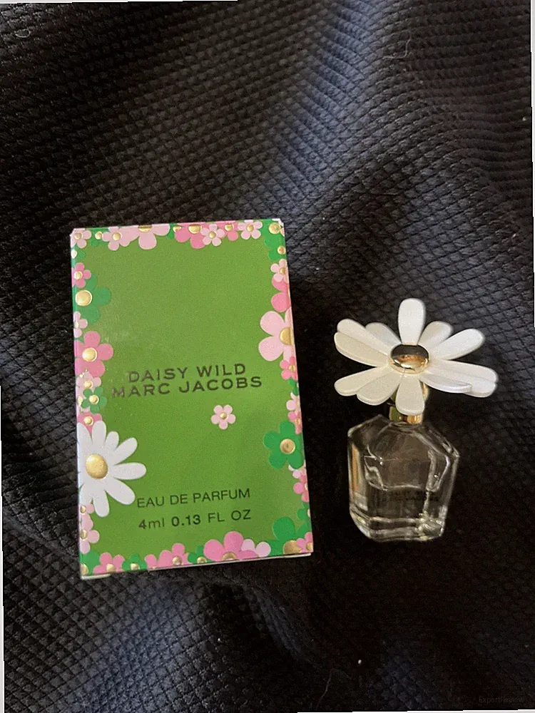 Marc Jacobs Daisy Wild Eau de Parfum Splash MINI Perfume New in Box 0.13 oz. 4ml