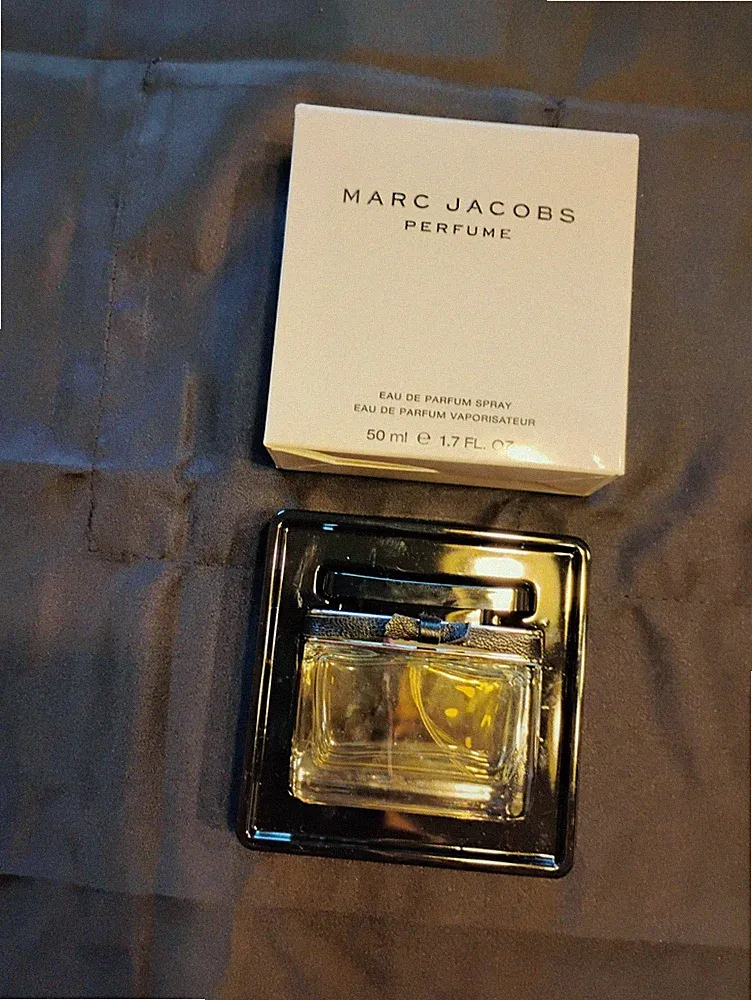 Marc Jacobs Perfume Eau De Parfum Spray 1.7fl Oz. 50 ML