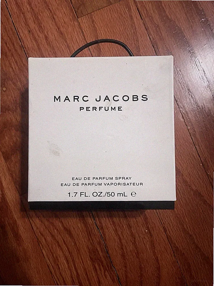 Marc Jacobs Perfume Eau De Parfum Spray 1.7fl Oz. 50 ML - Flawed Box